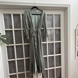 Elegant Green Maxi Dress with Ruffle Hem